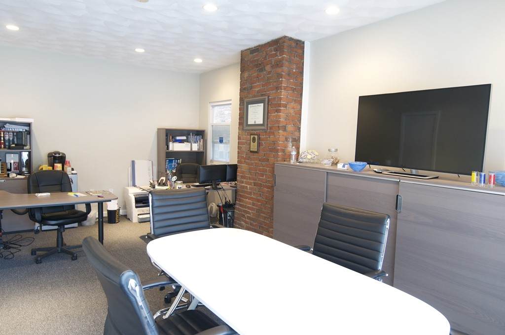 35 Bennington St - Photo 1