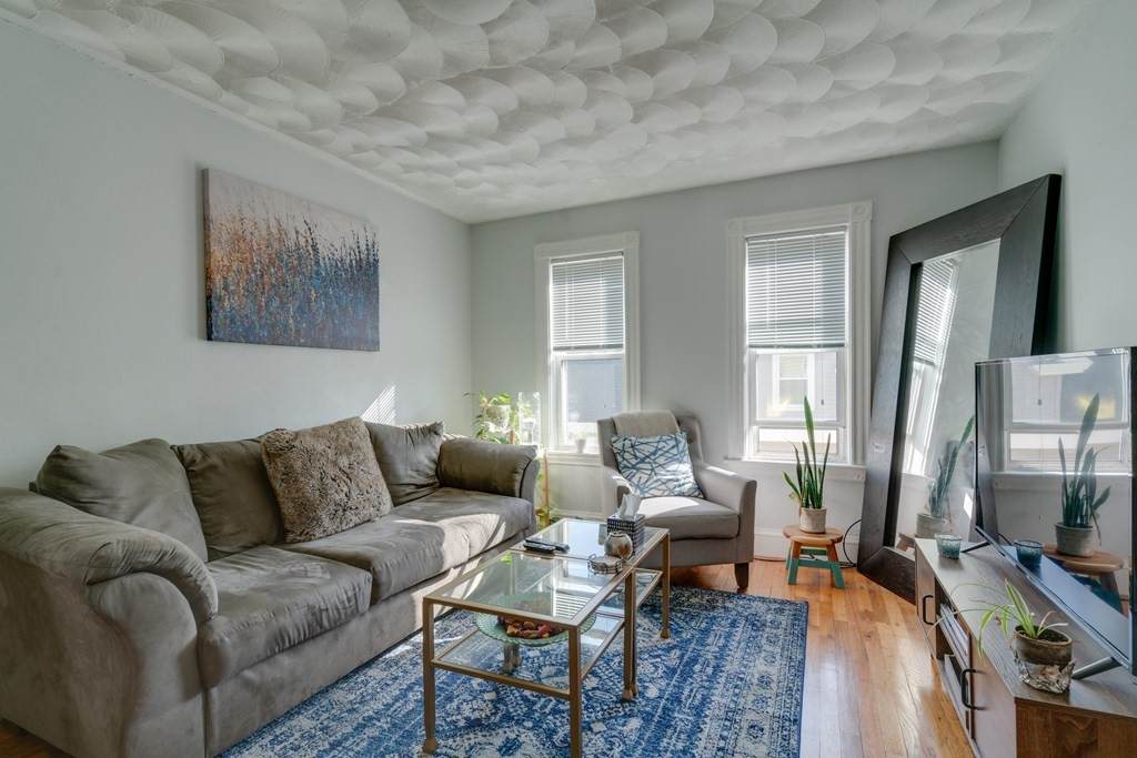 110 Lonsdale - Photo 1