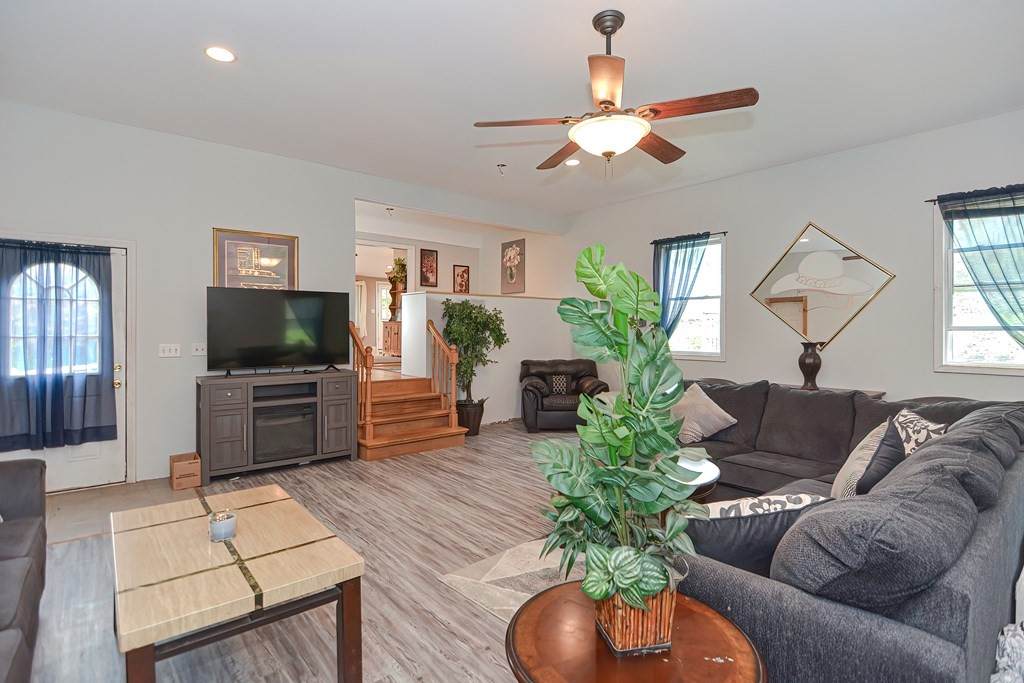 106 Oak St - Photo 1