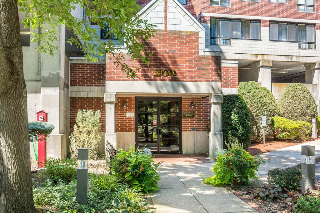 200 Ledgewood Drive - Photo 1