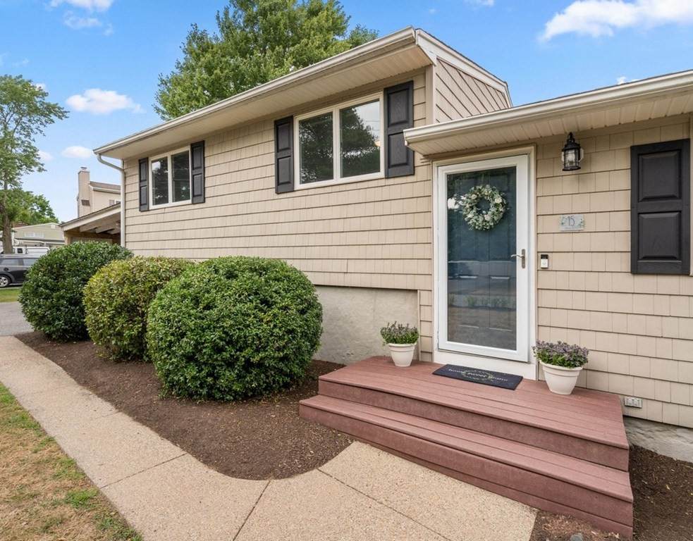 15 Manor Ave - Photo 1