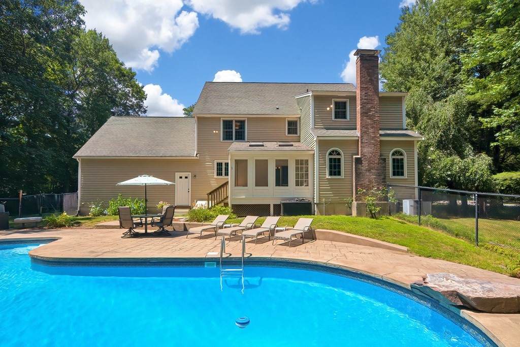8 Carriage House Ln - Photo 1