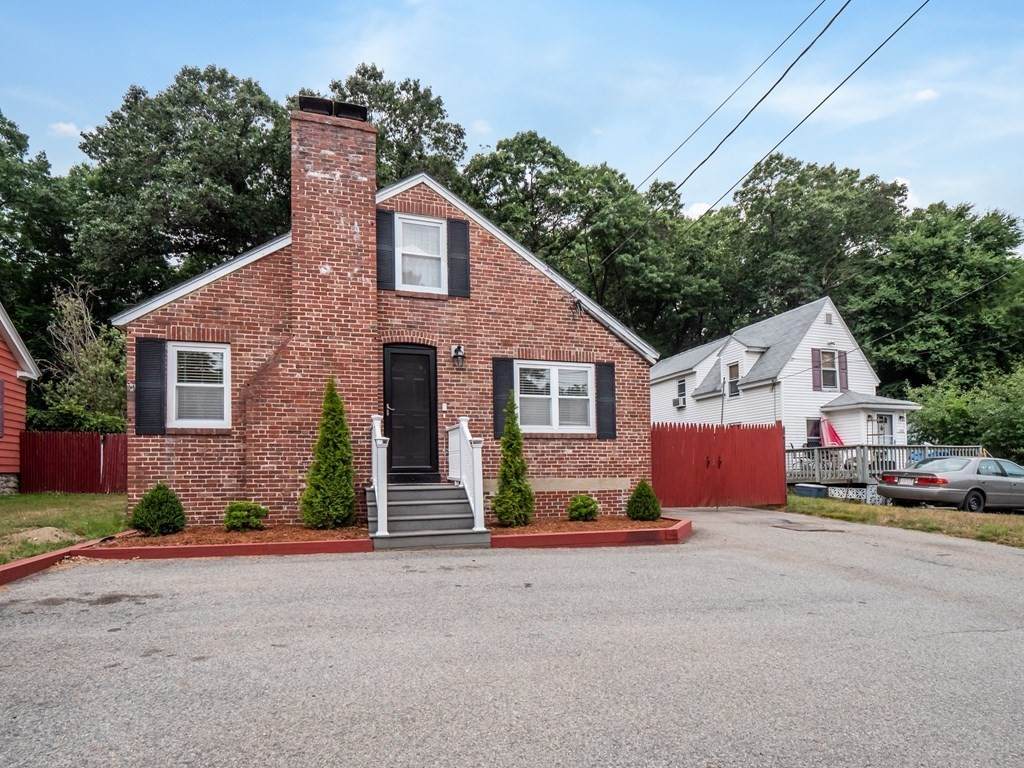 1184 Merrimack Ave - Photo 1