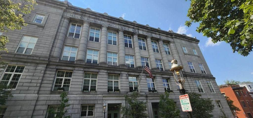 30 Monument Square - Photo 1