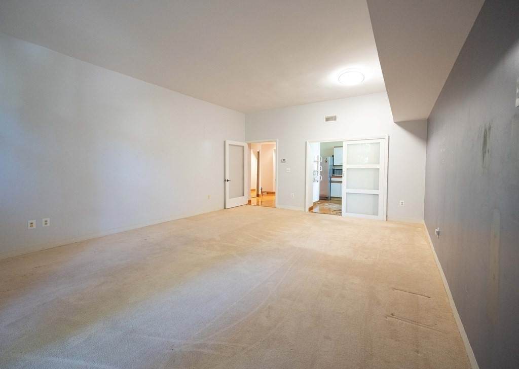 15 Waverly St - Photo 1