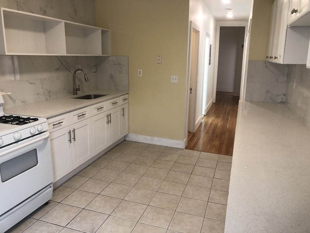 16 Creighton - Photo 1