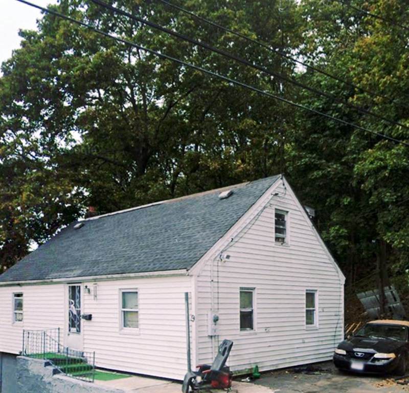 9 Cedar Ave - Photo 1