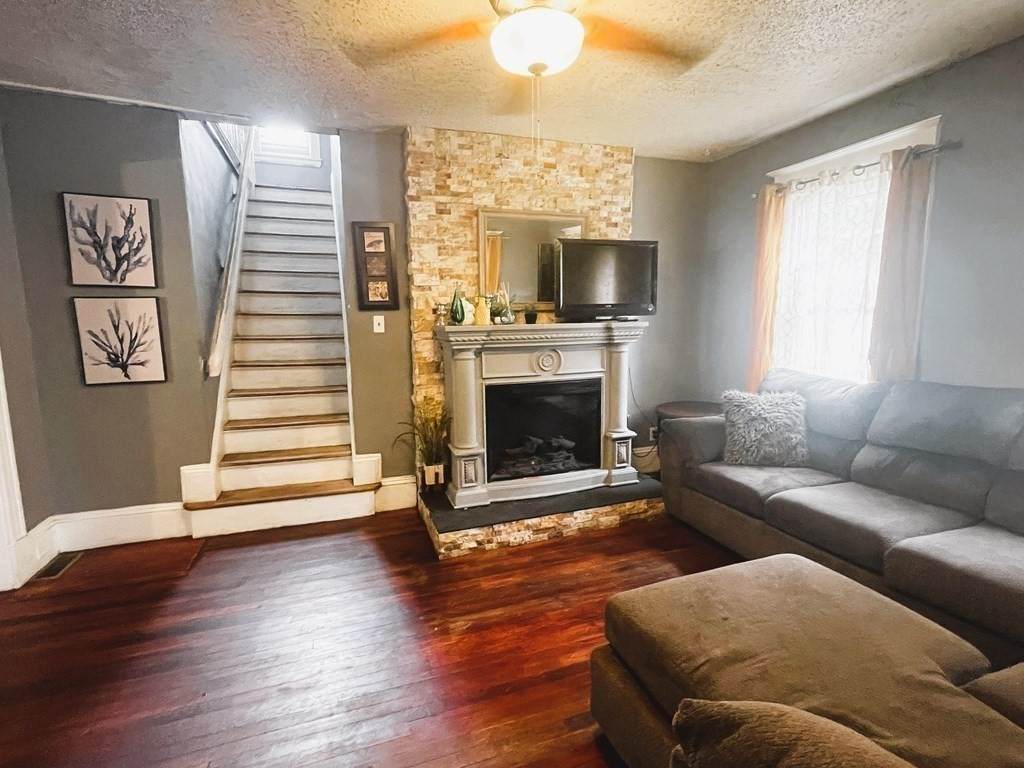 52 Freeman Ter - Photo 1