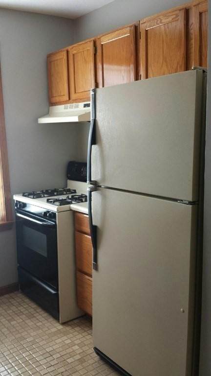 451 Lindsey - Photo 1