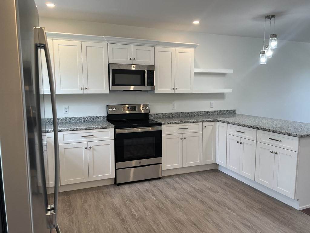 19 Broadway - Photo 1