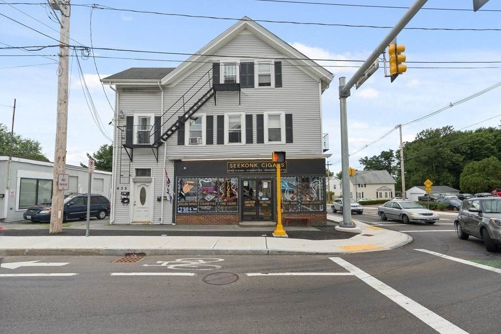 635 - 637 Fall River Ave - Photo 1