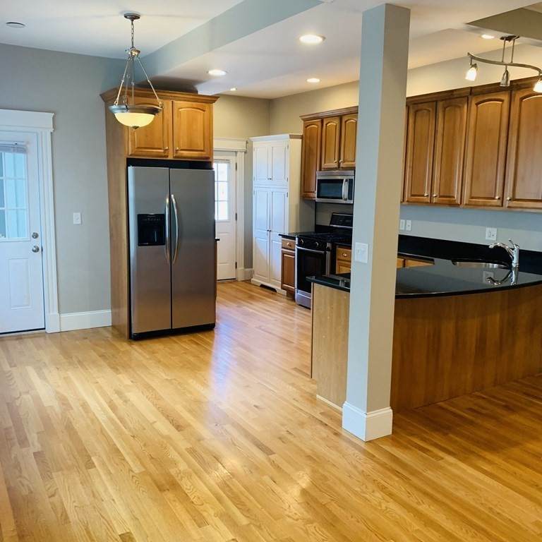 629 East 6th Street - Photo 1