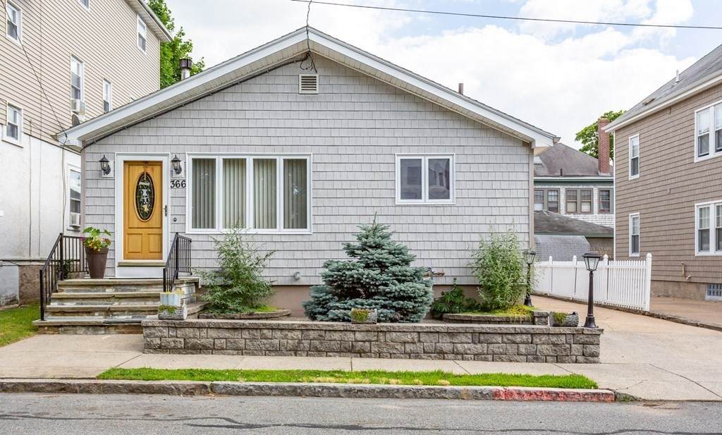366 W Clinton St - Photo 1