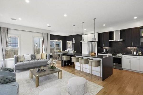 77 Lyndhurst - Photo 1