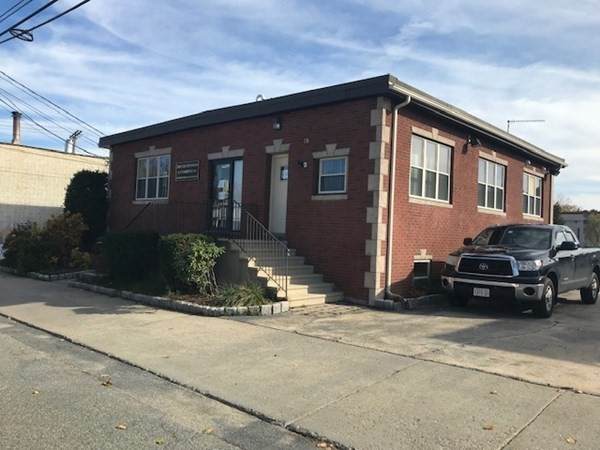 253 Riverview Ave - Photo 1