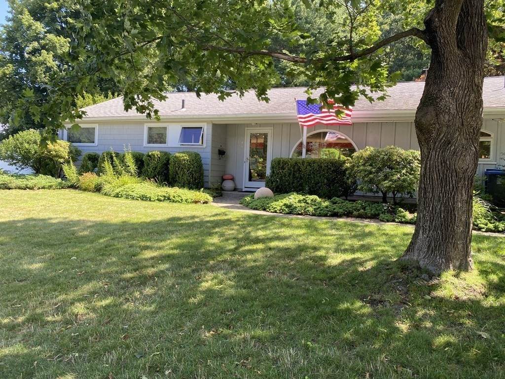 11 Russell Cir - Photo 1
