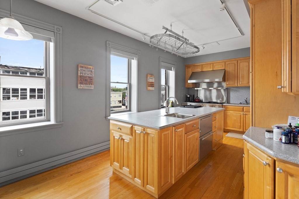 211 M Street - Photo 1
