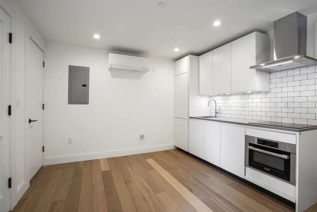 72 Beacon Street - Photo 1