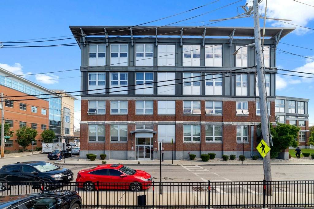 118 Holmes St - Photo 1