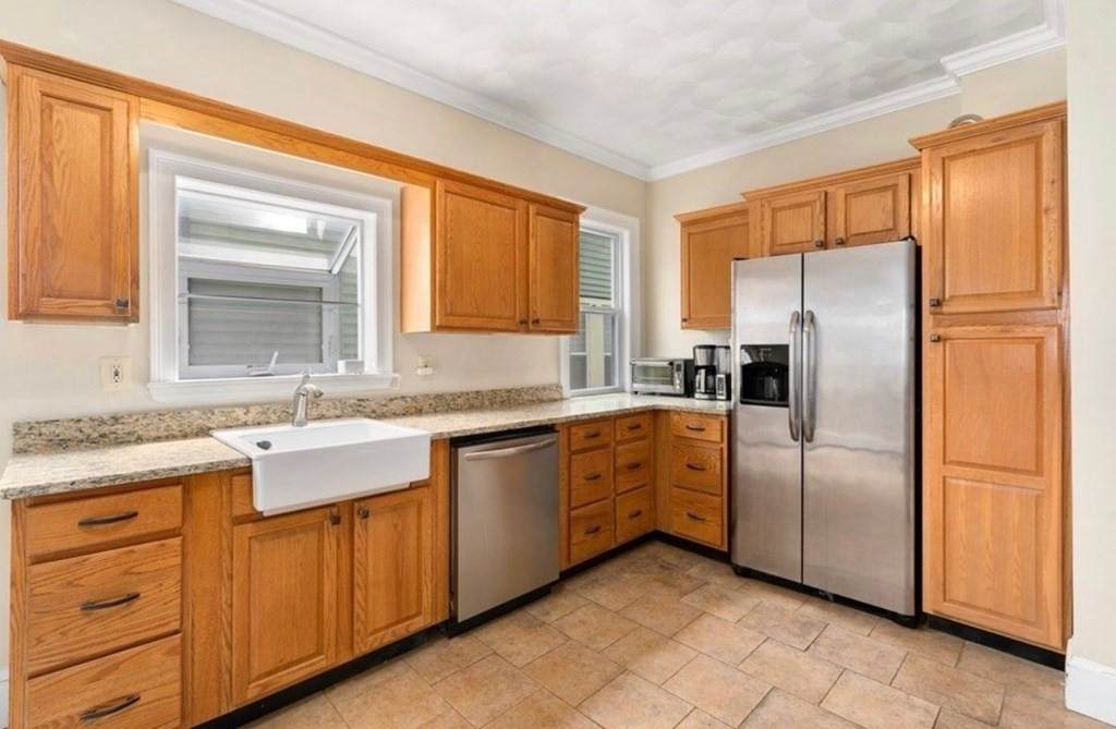 258 E Cottage St - Photo 1