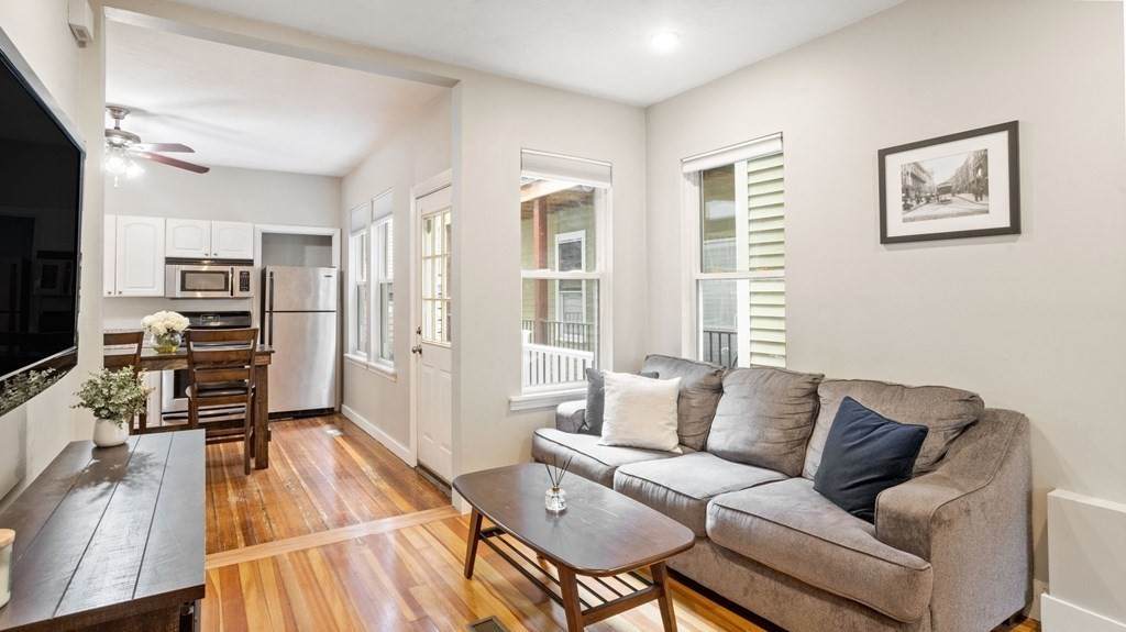 181 W 5th - Photo 1