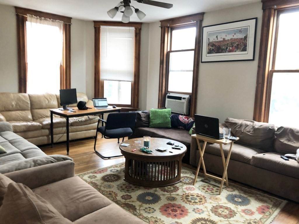 338 K St - Photo 1