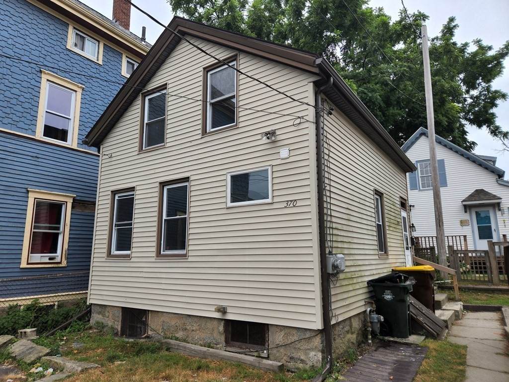 370 Linden St - Photo 1