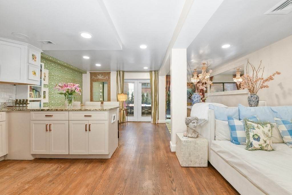 197 Commonwealth Ave - Photo 1