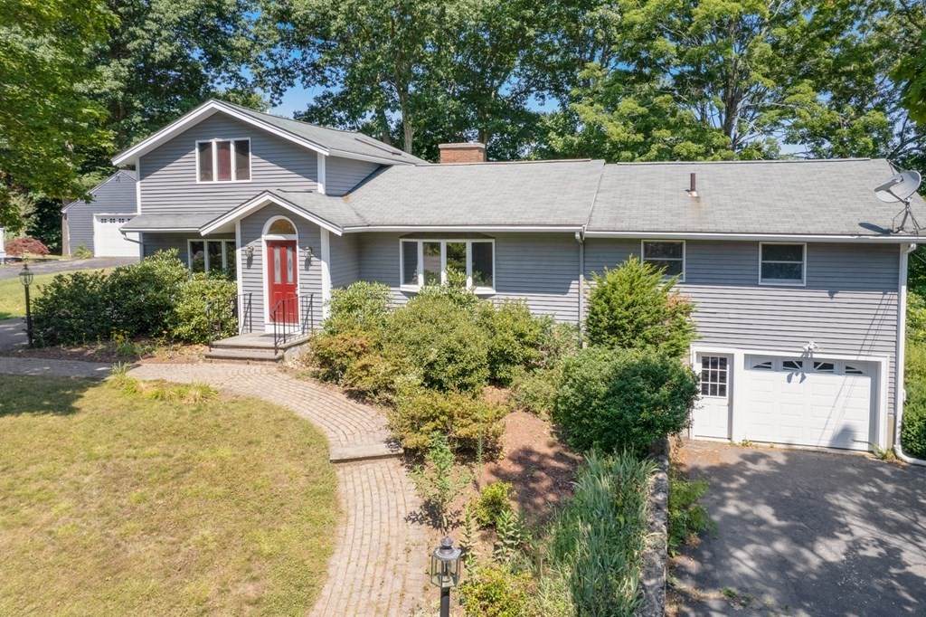 10 Cayuga Dr - Photo 1