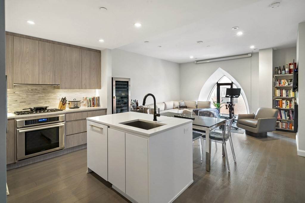 140 Shawmut Ave - Photo 1