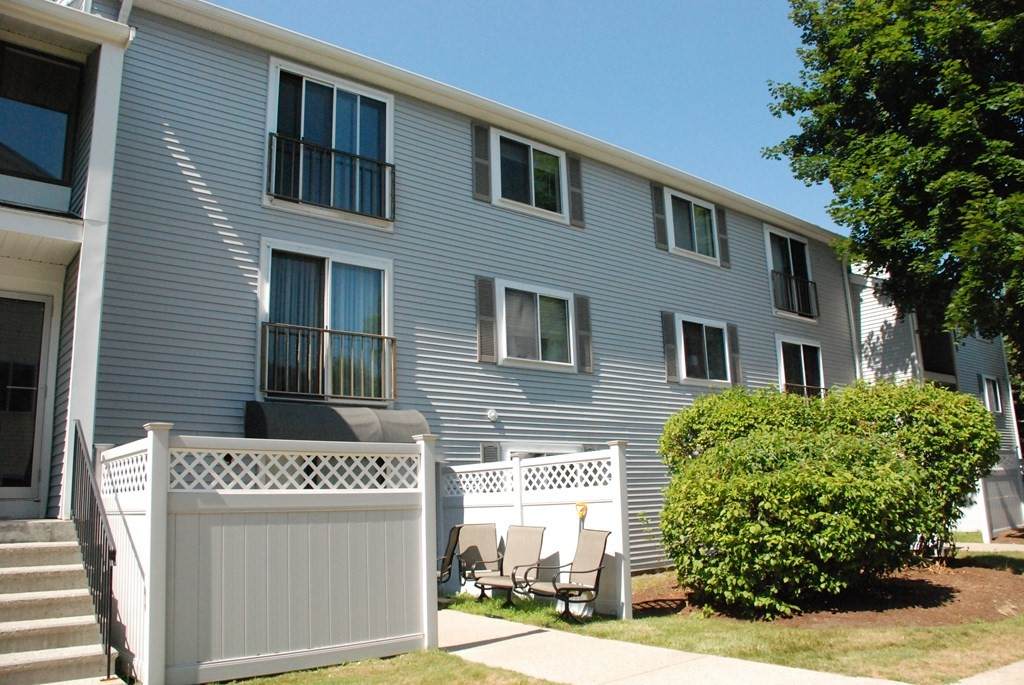 8 Village Way - Photo 1