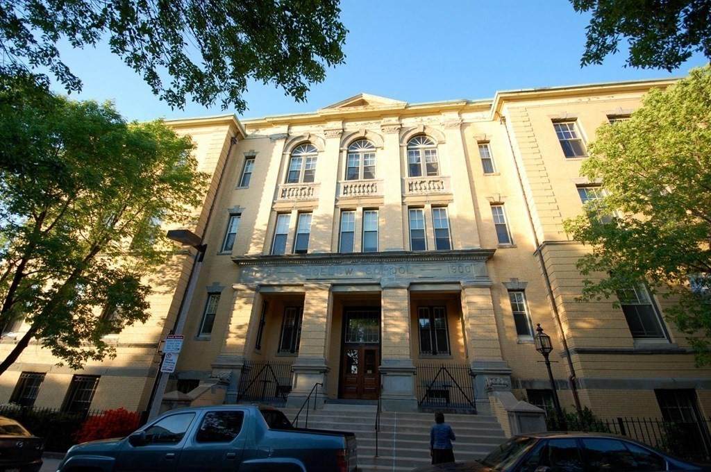 350 W 4th St - Photo 1