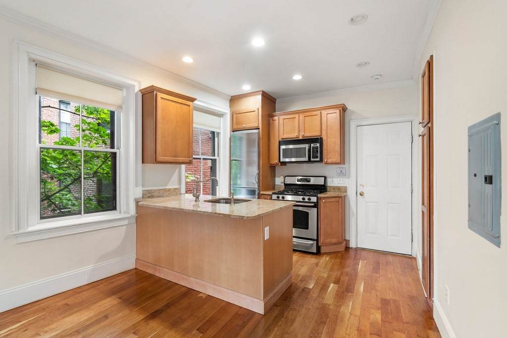 76 West Cedar - Photo 1