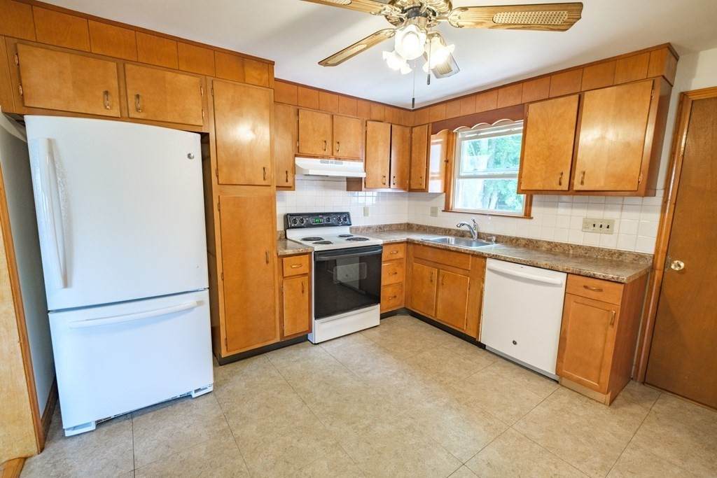 25 Desmond Ave - Photo 1