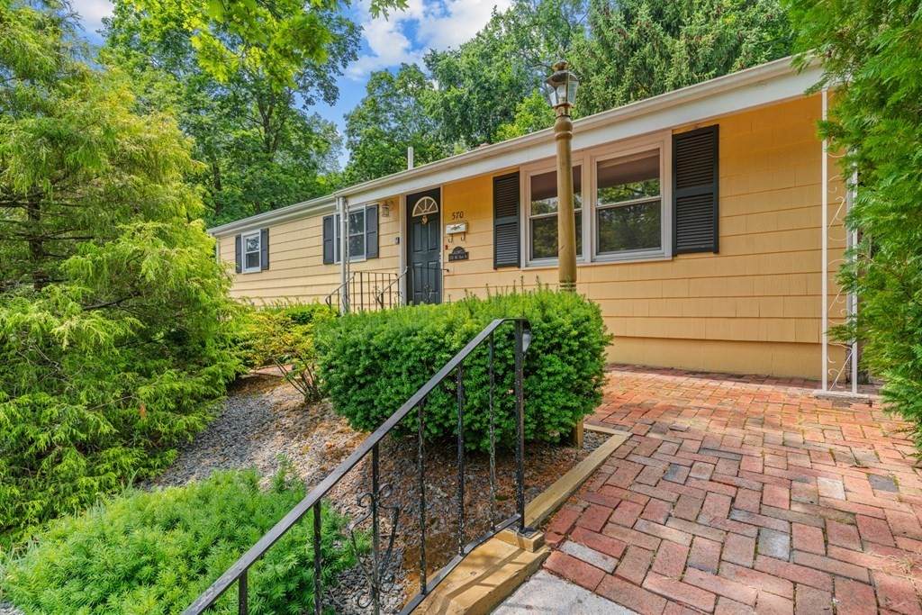 570 Mount Hope Street - Photo 1