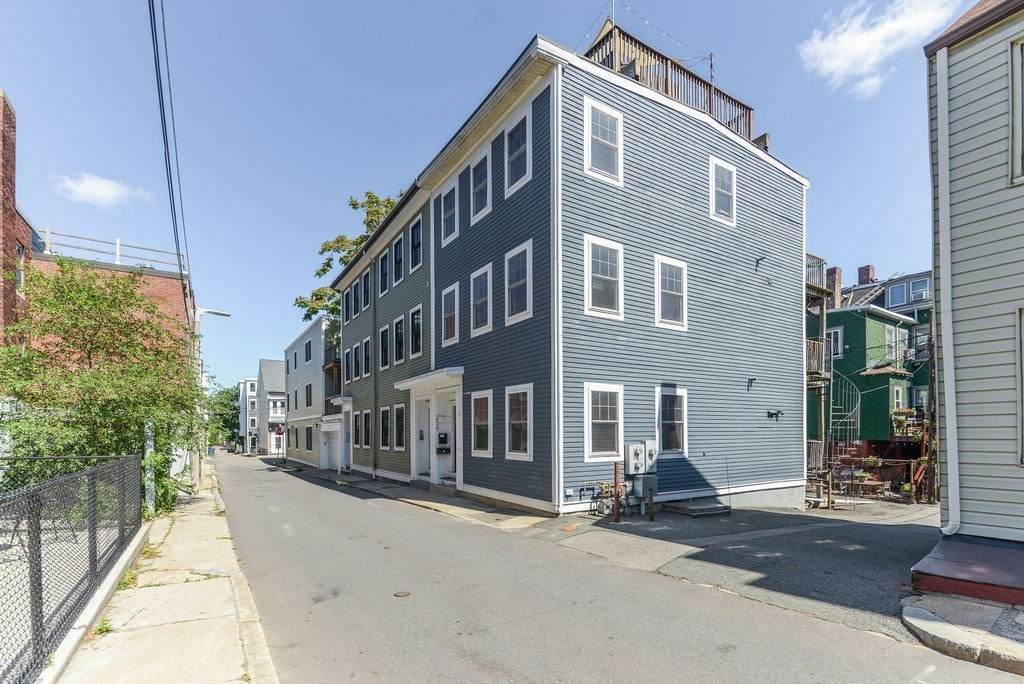 256 Bowen St - Photo 1