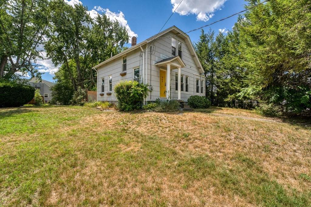 945 Cass Ave - Photo 1