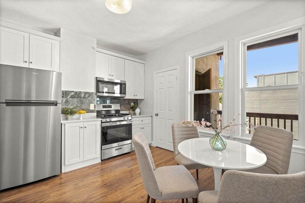 219 Marion St - Photo 1