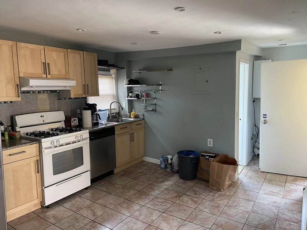 289 Elm St - Photo 1