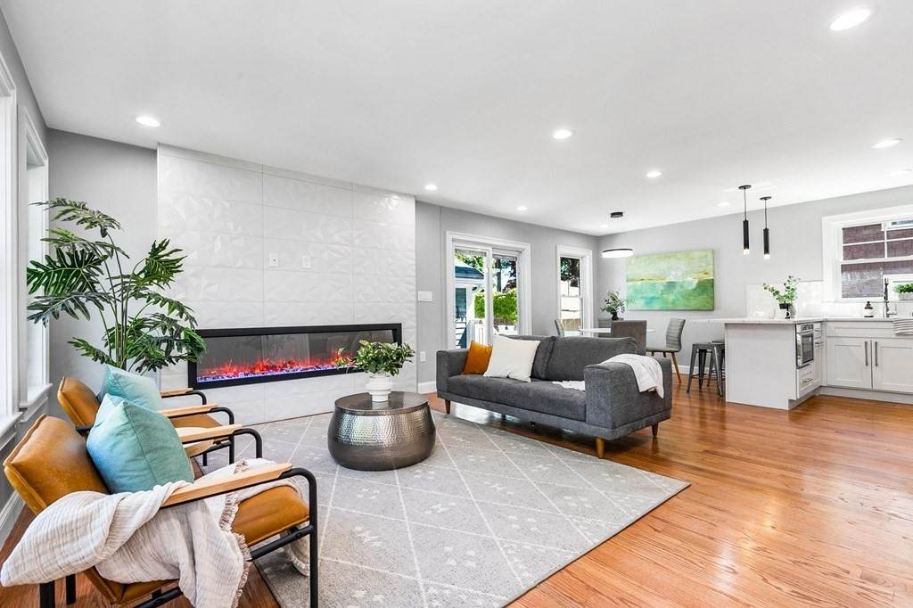 184 Lexington St - Photo 1