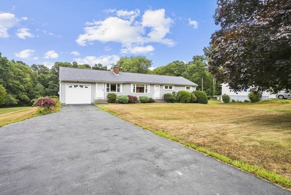 385 Oak St - Photo 1