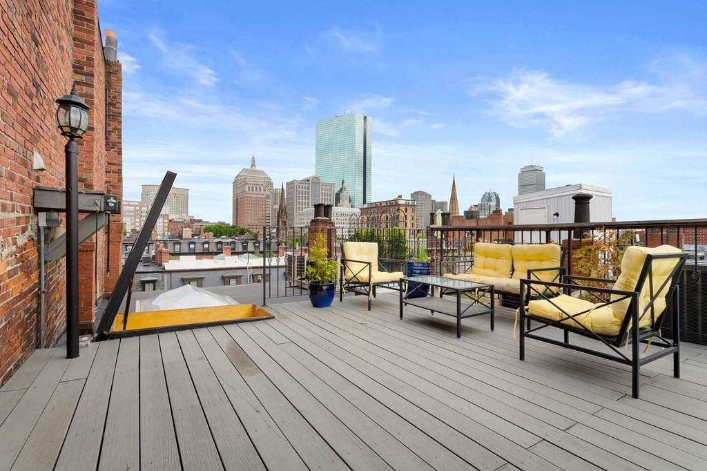 127 Beacon St - Photo 1