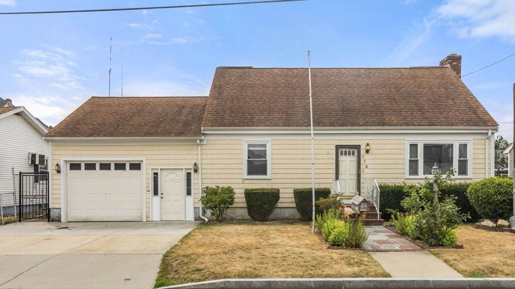 176 Portland St - Photo 1