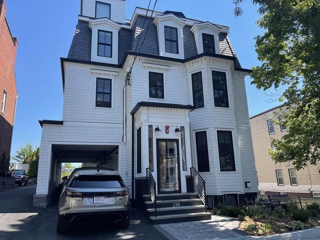 228 Webster St - Photo 1