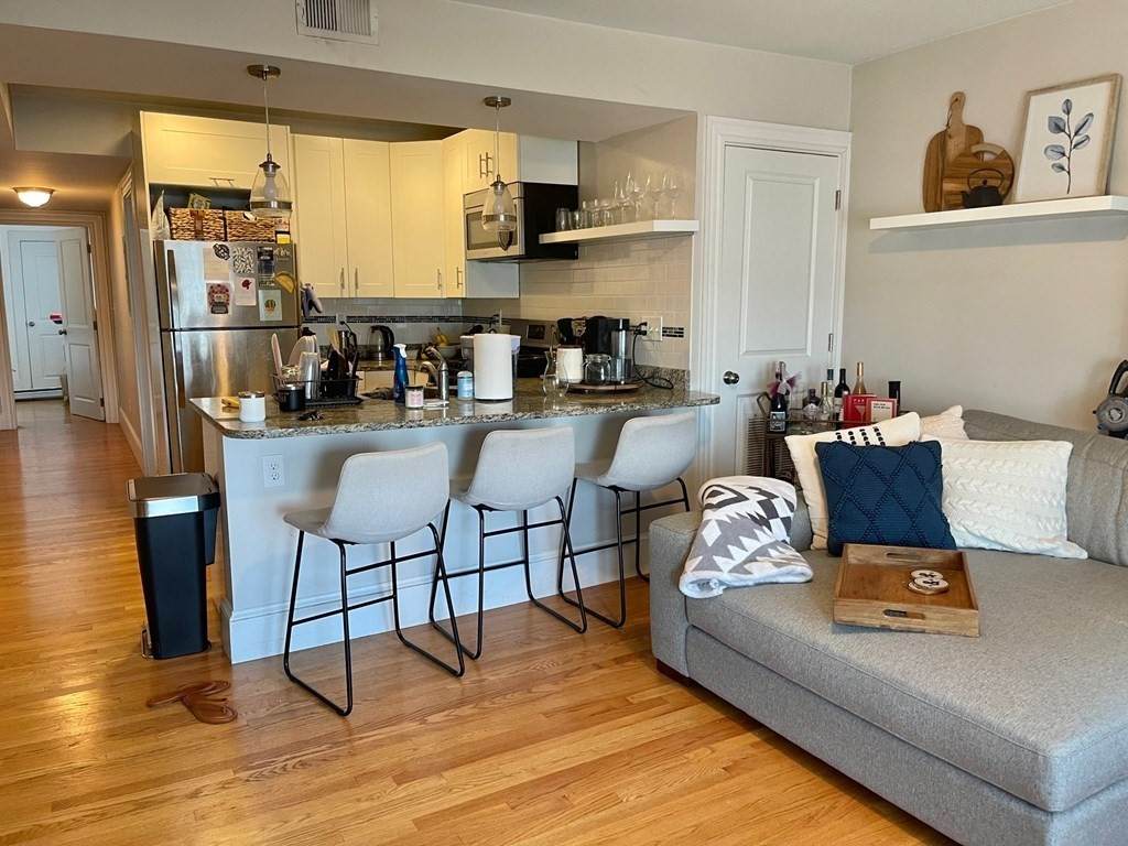270 W. Broadway - Photo 1