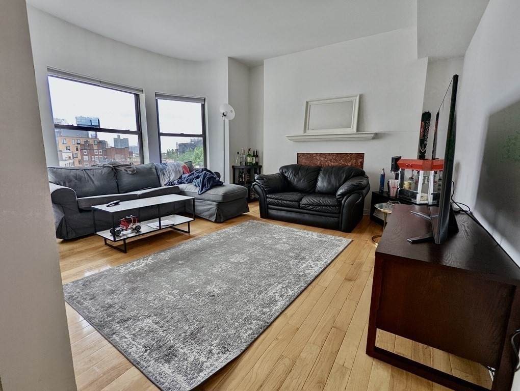 636 Beacon St - Photo 1
