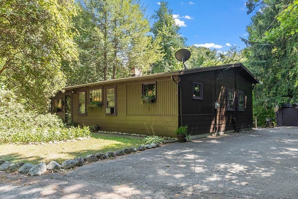 7 Cobb Ave - Photo 1