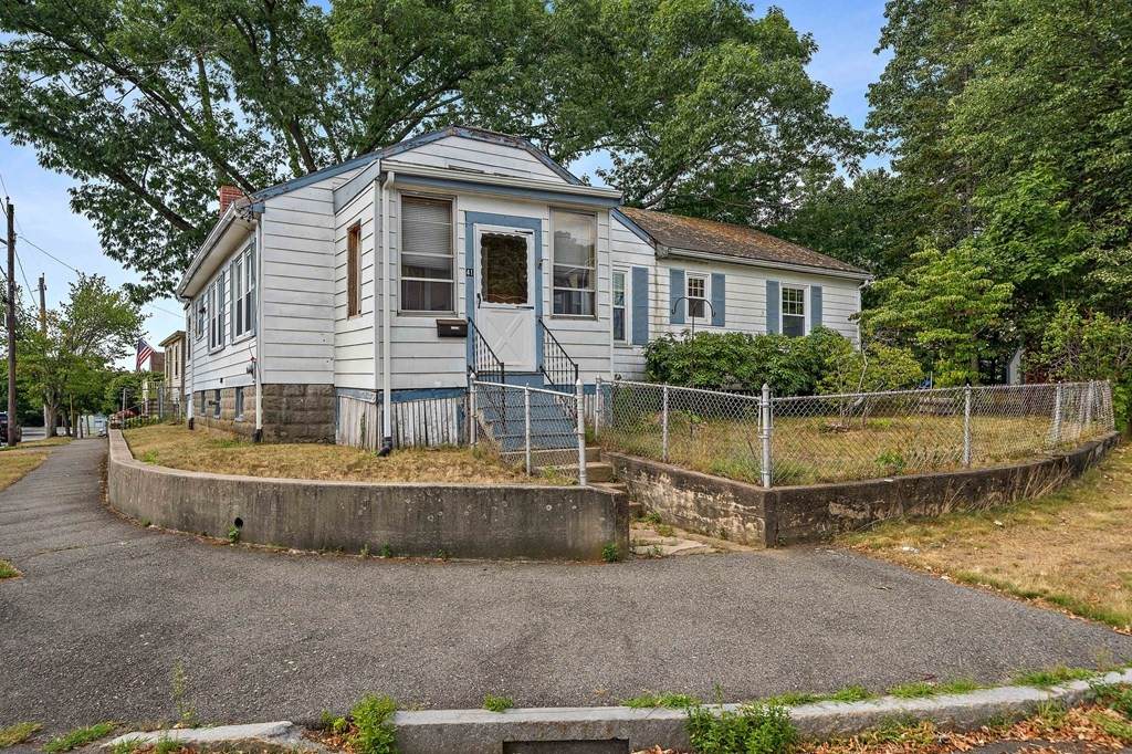 41 Menlo Ave - Photo 1