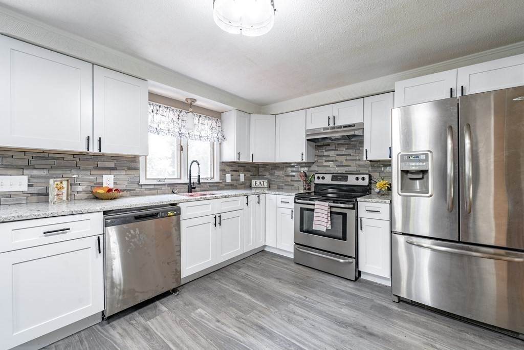 23 Victoria Dr - Photo 1