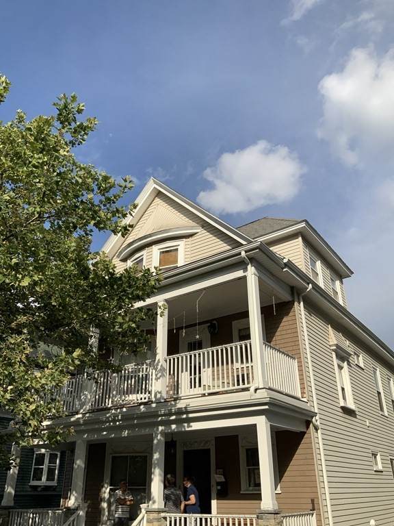 143 Lowell St - Photo 1